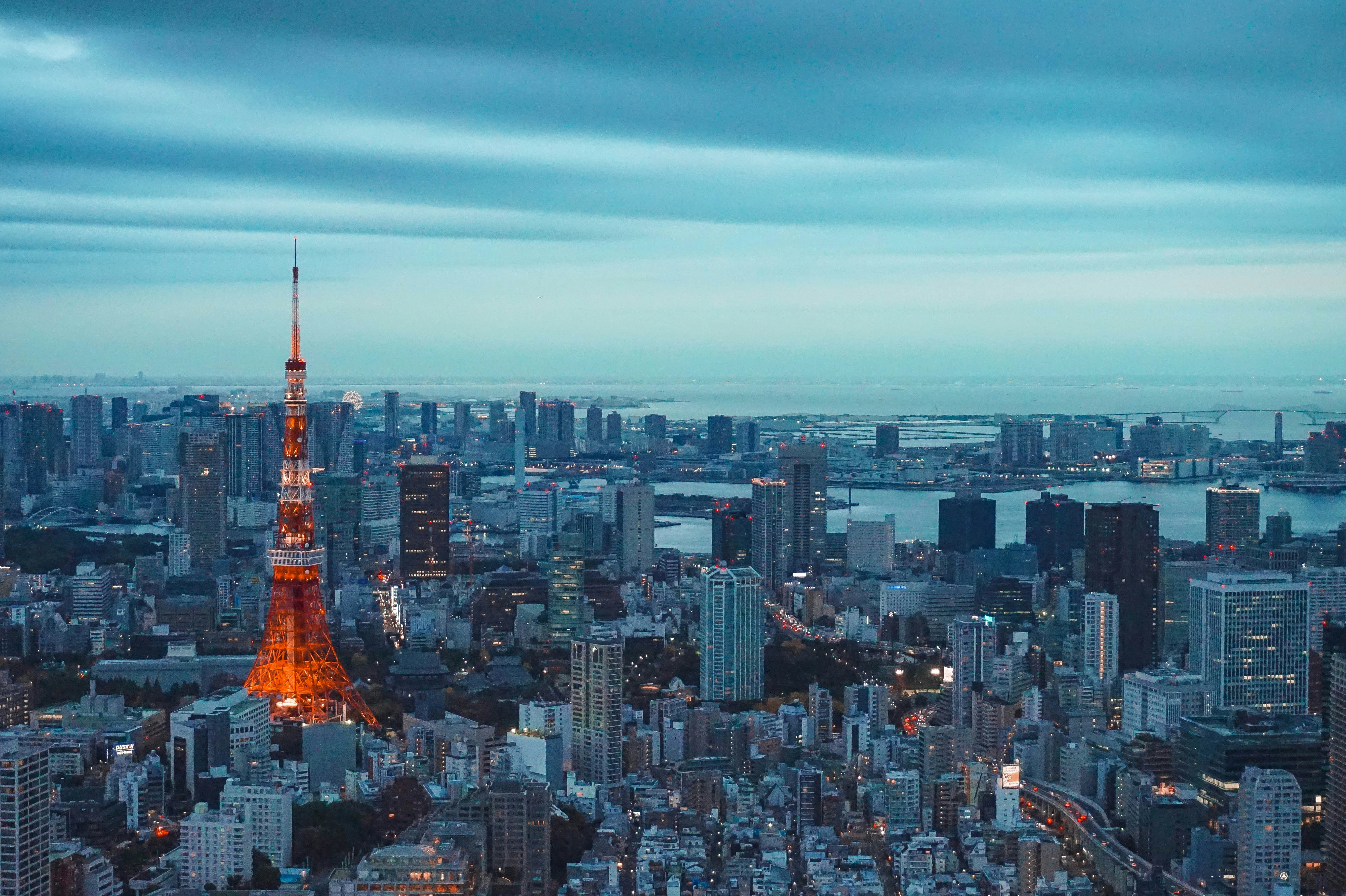 Refined Tokyo skyline at dusk — Otemachi luxury hotel district